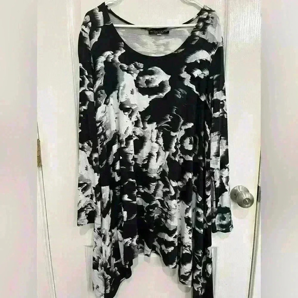 bryn Walker Tops - Bryn Walker Top Womens medium Galaxy Print  Tunic Dress Jersey Knit Artsy
